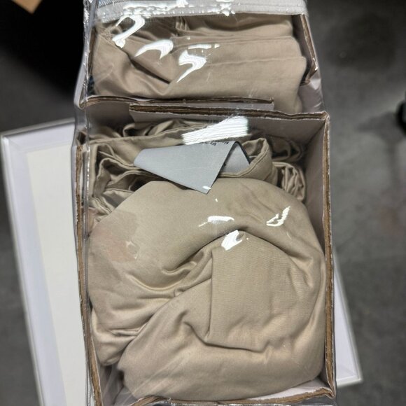 Highland Park 1000 Thread Count 6-piece Set in Bright White Size King Sheet - Picture 4 of 9